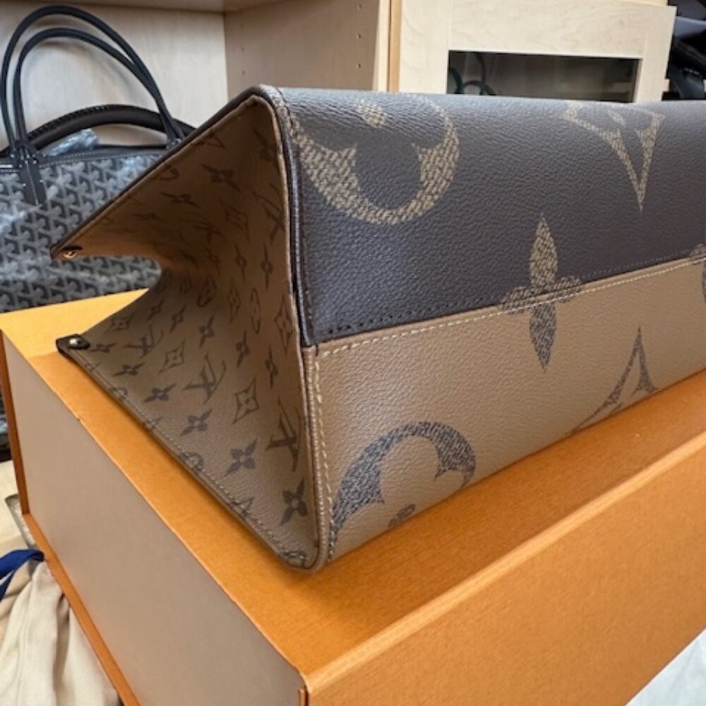 Louis Vuitton Monogram OnThe Go MM - Picture 7 of 13
